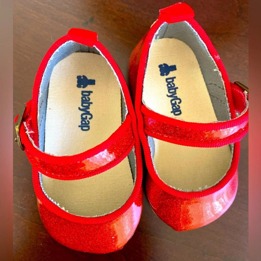 BABYGAP ❤️RED❤️ GLITTER VELCRO STRAP DRESS UP BABY SHOES SIZE 3-6months 🌟EUC🌟